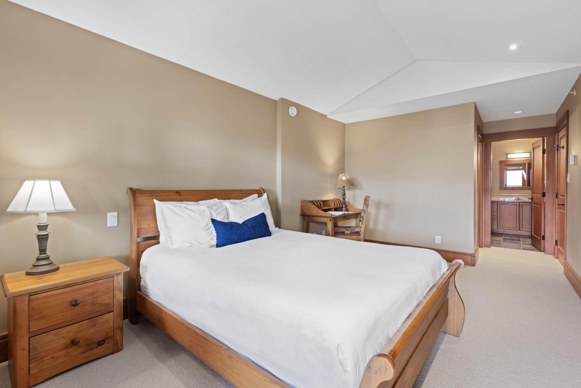 Holiday home Taluswood The Heights 17 | Access Townhome With Private Hot Tub, & Scenic Views