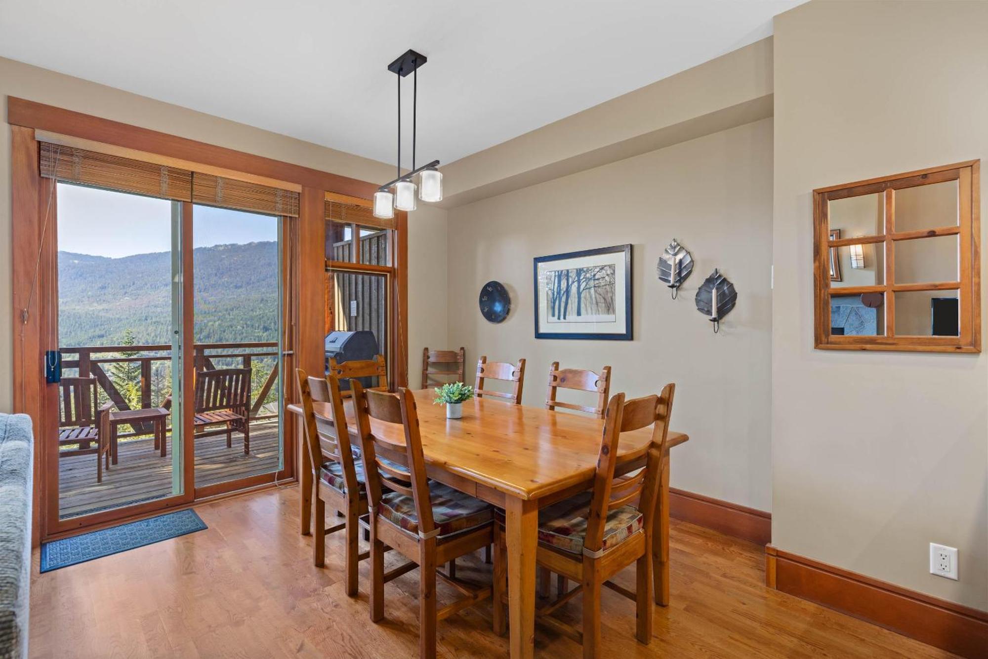 Taluswood The Heights 17 | Access Townhome With Private Hot Tub, & Scenic Views Holiday home *