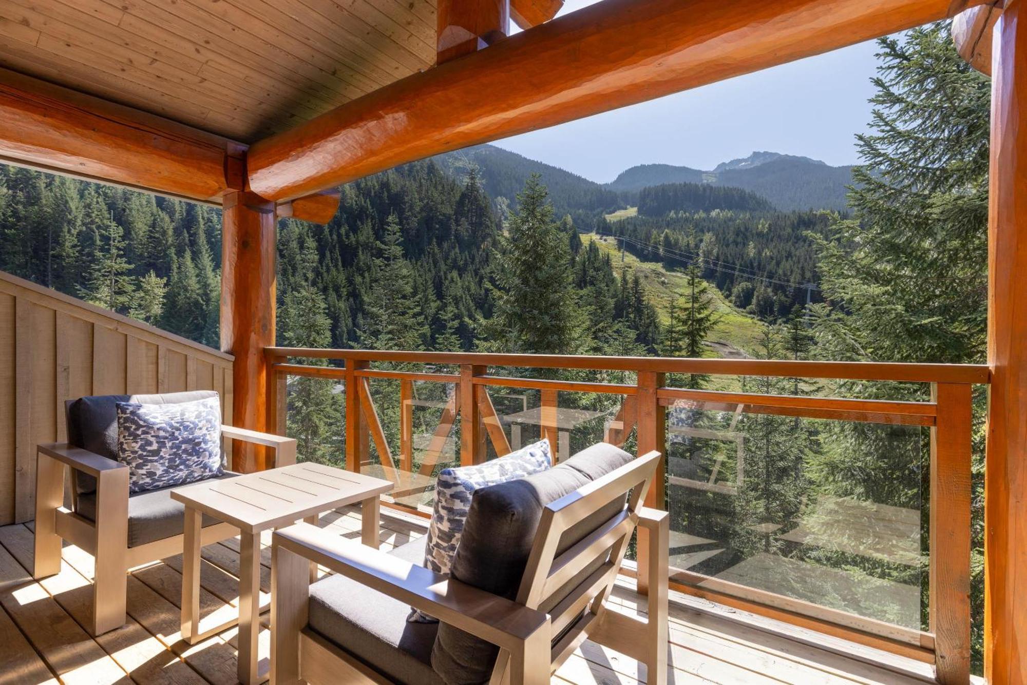 Taluswood The Heights 6 | Beautifully Updated W/ Private Hot Tub, Slopeside View, Parking Holiday home Whistler