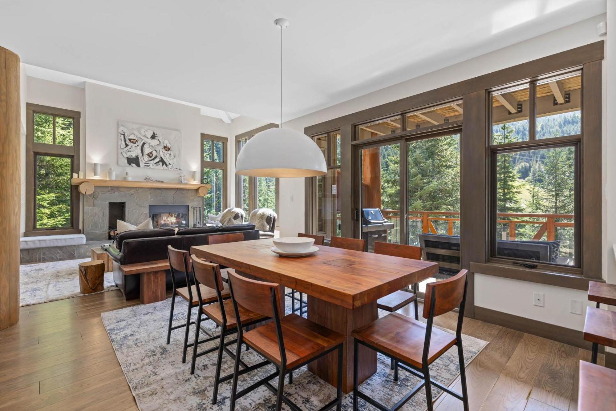 Taluswood The Heights 6 | Beautifully Updated W/ Private Hot Tub, Slopeside View, Parking Holiday home Whistler