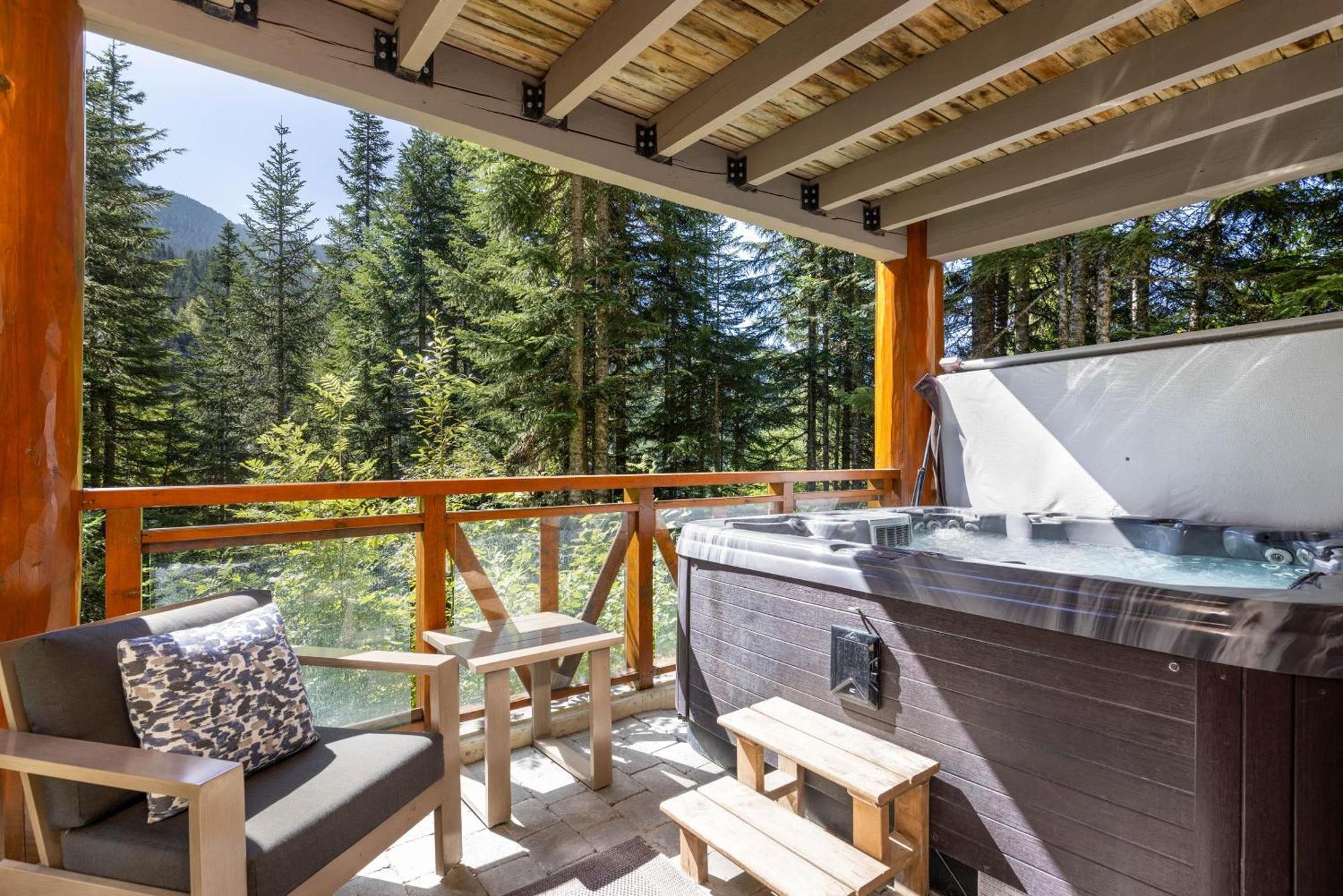Taluswood The Heights 6 | Beautifully Updated W/ Private Hot Tub, Slopeside View, Parking * Whistler