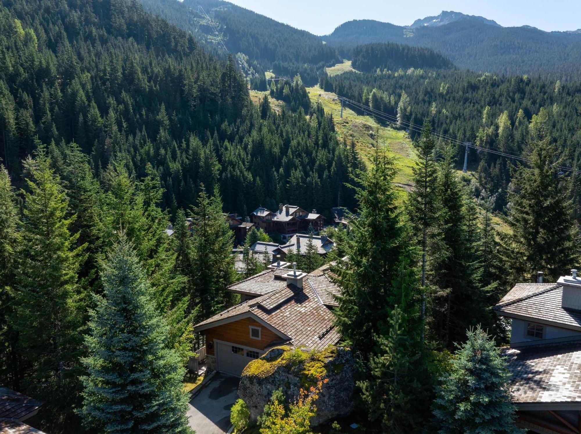 Holiday home Taluswood The Heights 6 | Beautifully Updated W/ Private Hot Tub, Slopeside View, Parking *