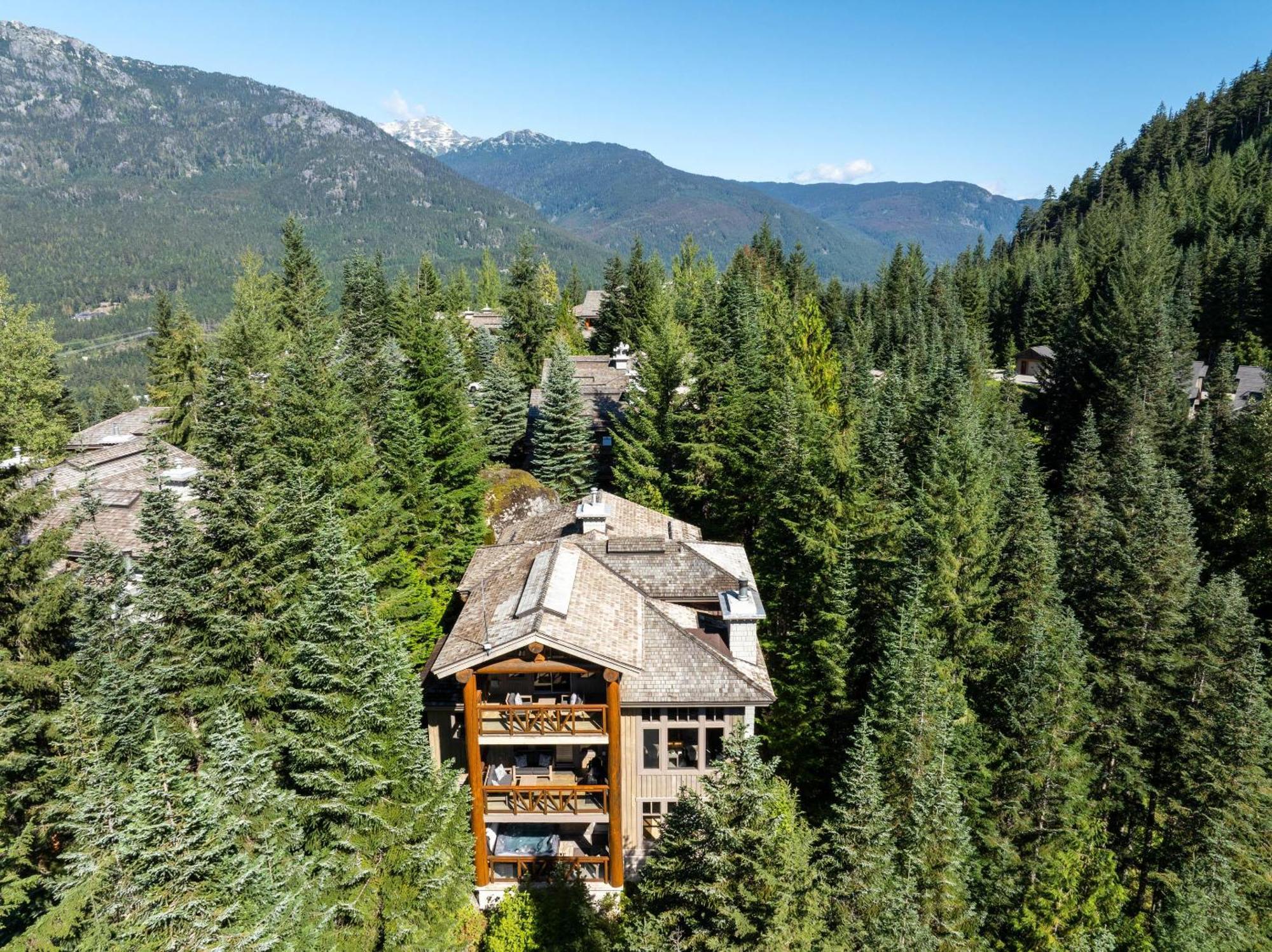Holiday home Taluswood The Heights 6 | Beautifully Updated W/ Private Hot Tub, Slopeside View, Parking *