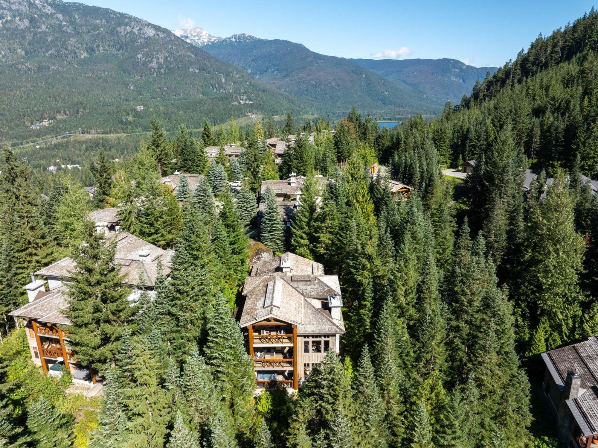 Holiday home Taluswood The Heights 6 | Beautifully Updated W/ Private Hot Tub, Slopeside View, Parking Whistler