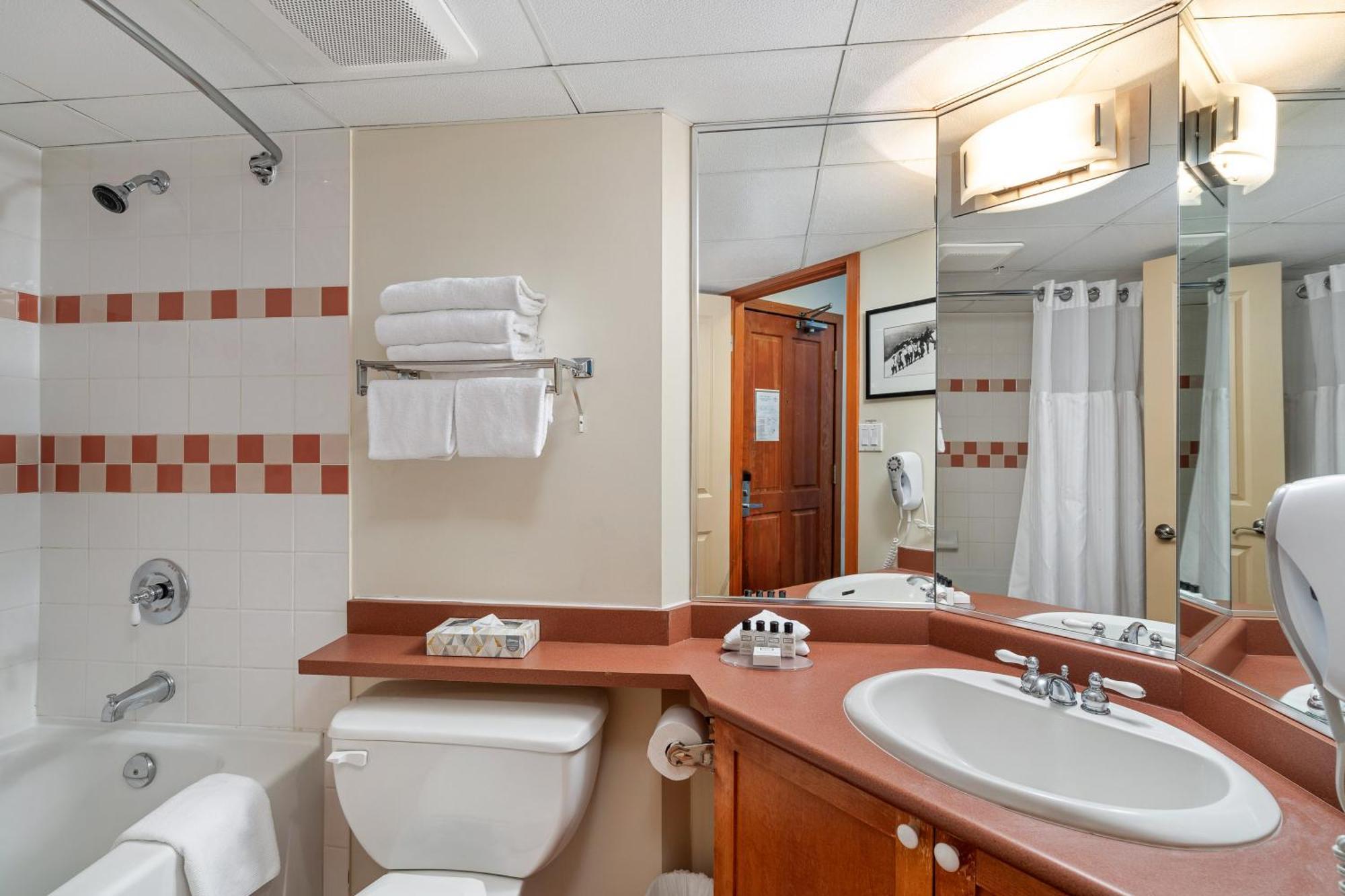 Cascade Hotel 3*