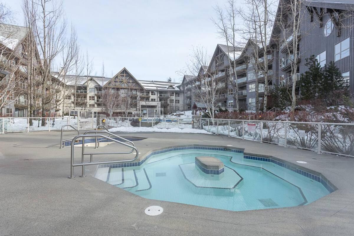 Aspens 132 Prime Ski-inout Location 2bdr Luxury Pool Hot Tub Whistler