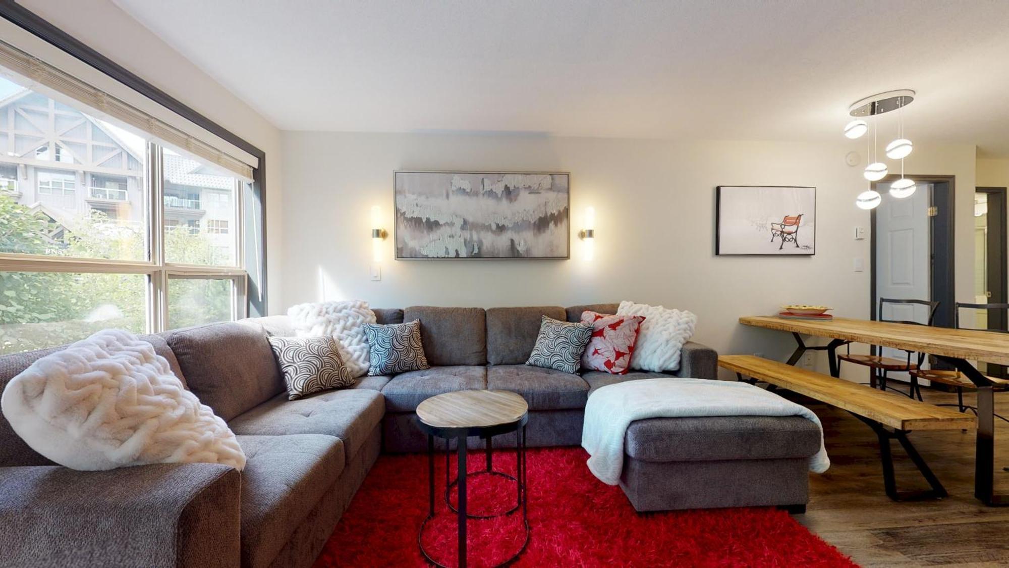 Aspens 132 Prime Ski-inout Location 2bdr Luxury Pool Hot Tub Apartment Whistler