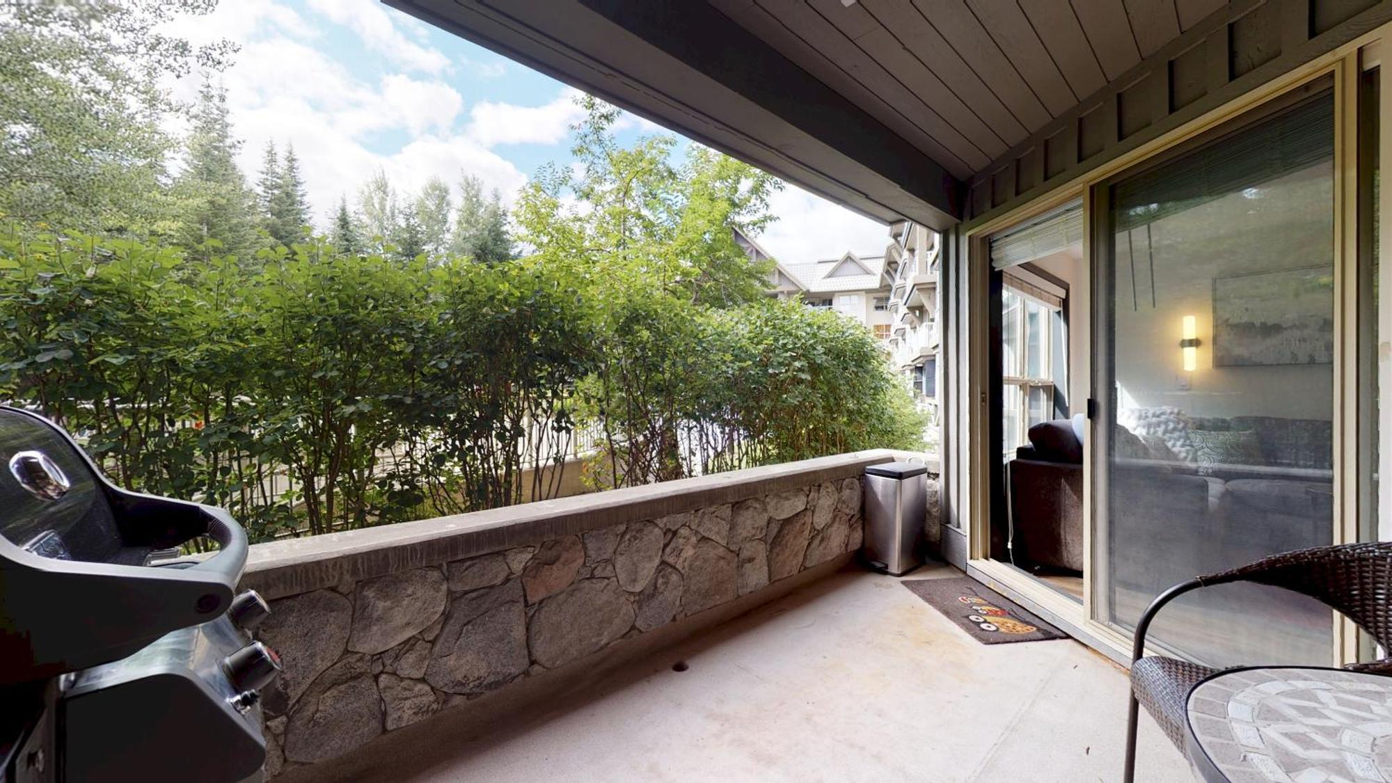 Aspens 132 Prime Ski-inout Location 2bdr Luxury Pool Hot Tub Whistler