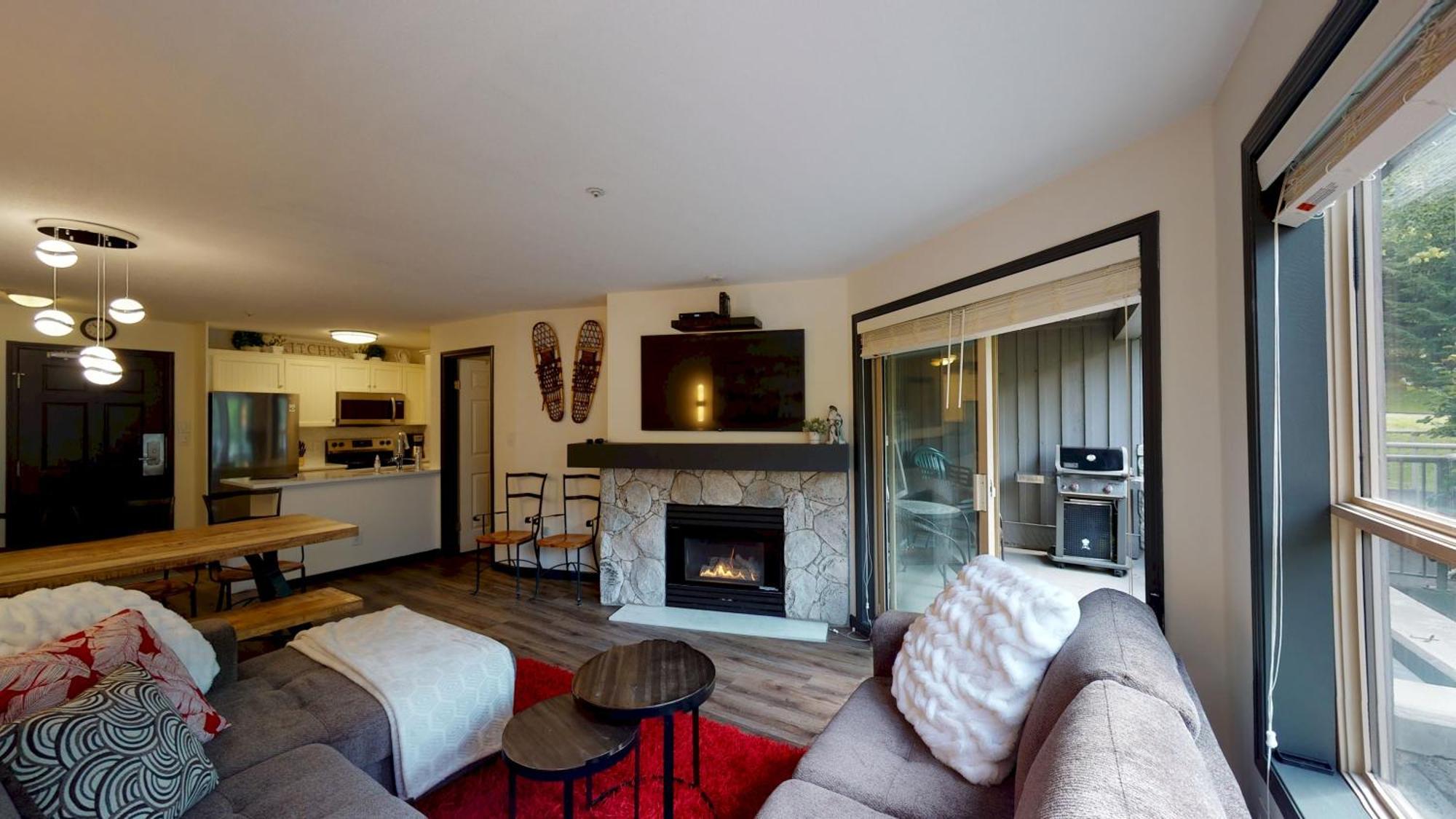 Aspens 132 Prime Ski-inout Location 2bdr Luxury Pool Hot Tub * Whistler