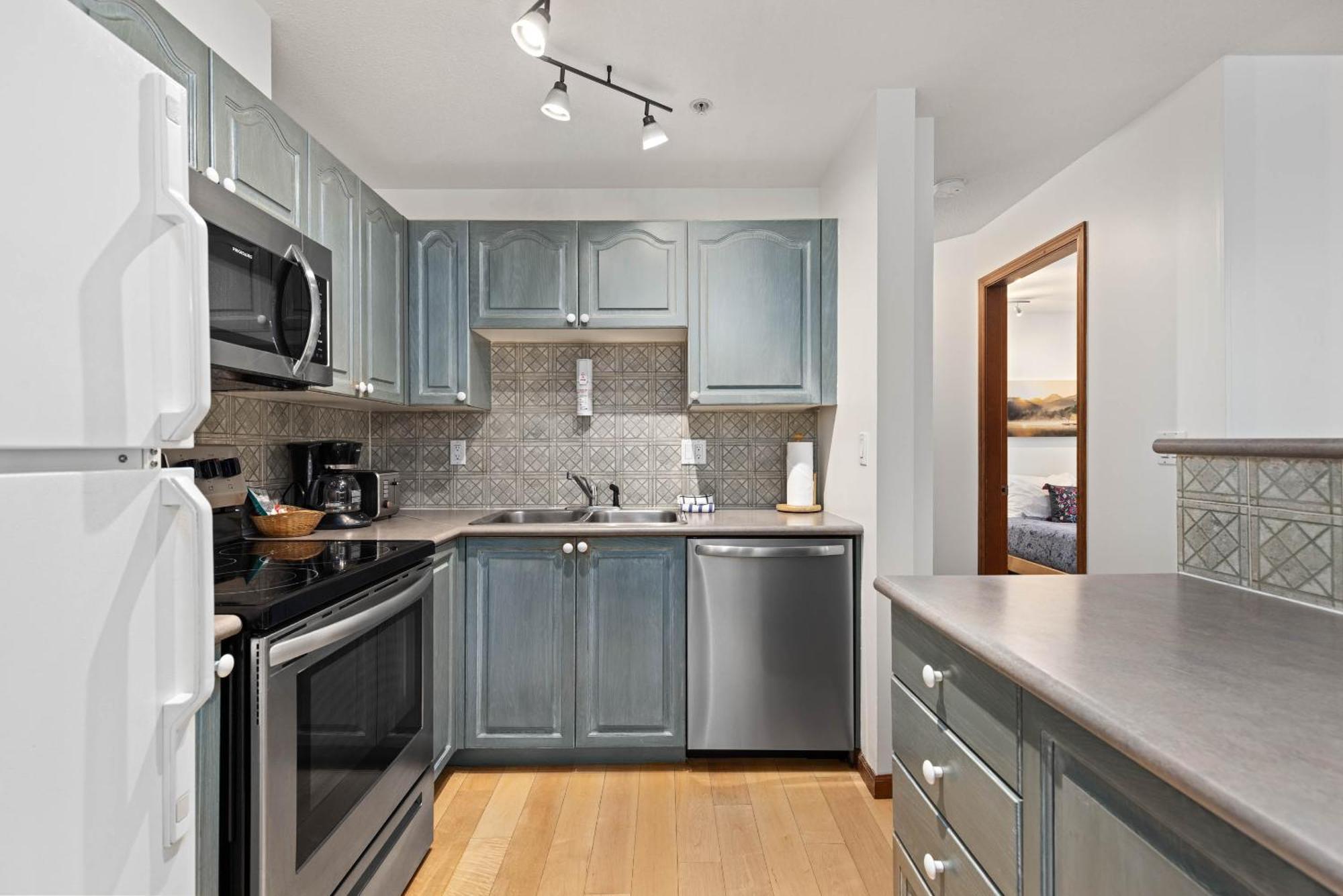 Stoney Creek Sunpath By Premier *