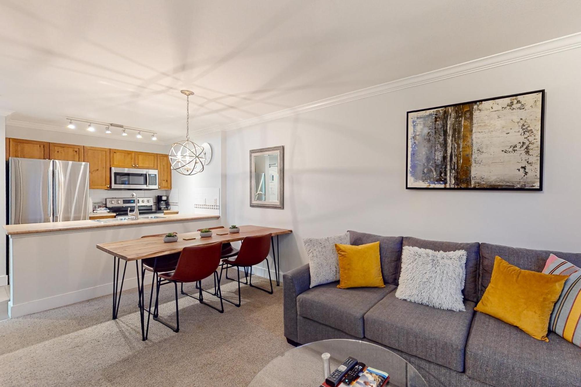 Town Plaza 427 Apartment *