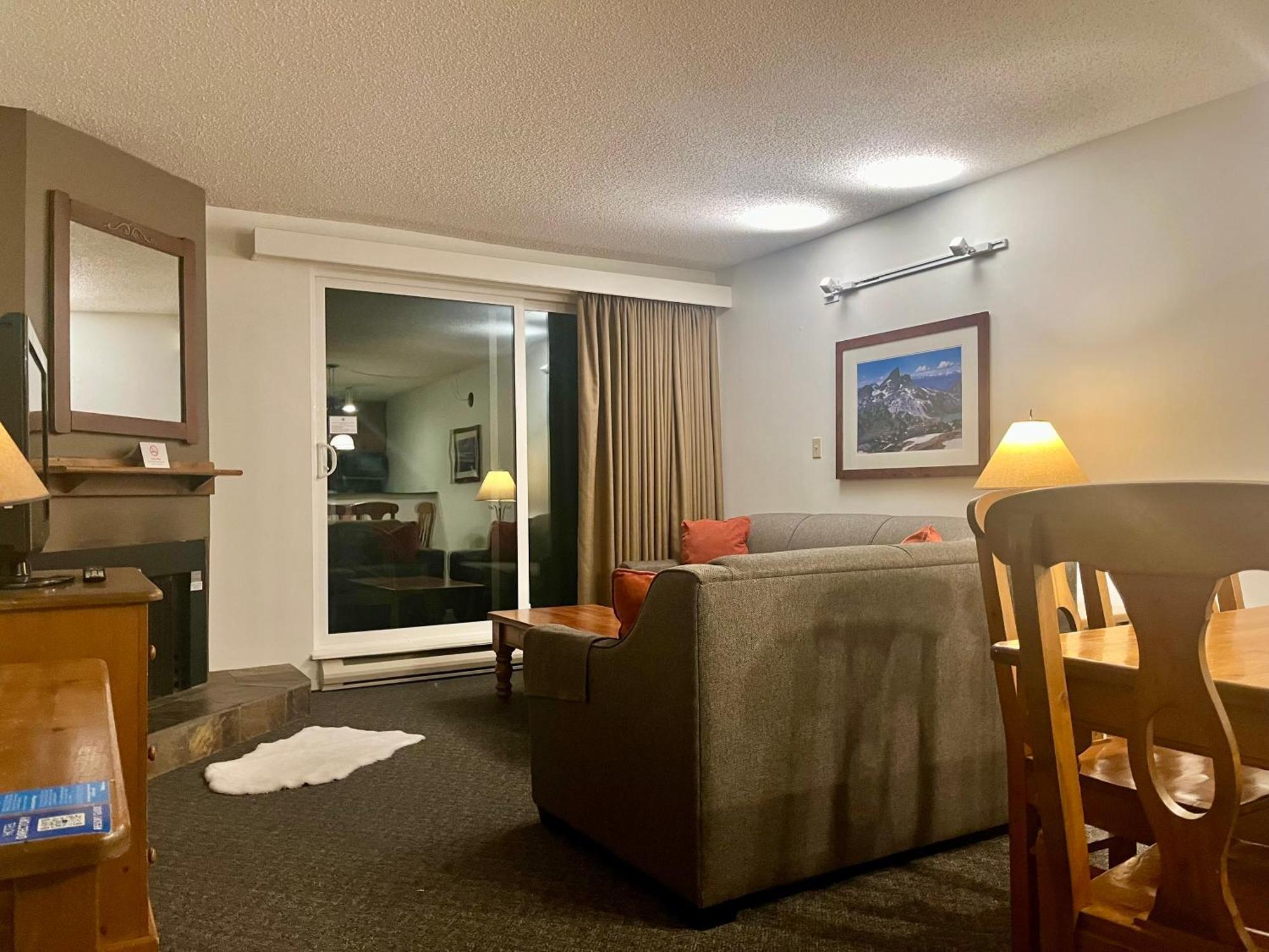Spectacular Spacious Retreat Apartment Whistler