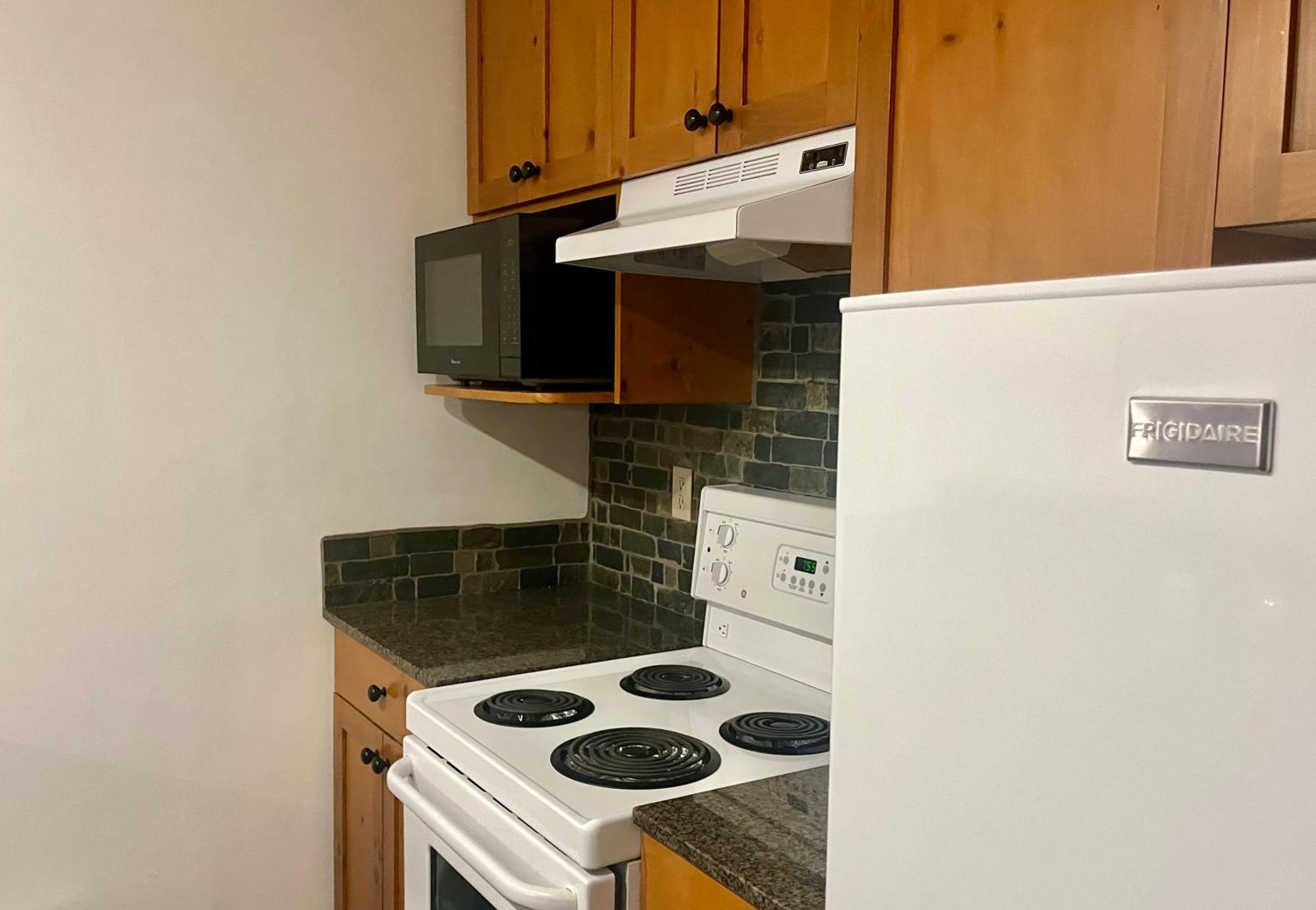 Spectacular Spacious Retreat Apartment Whistler