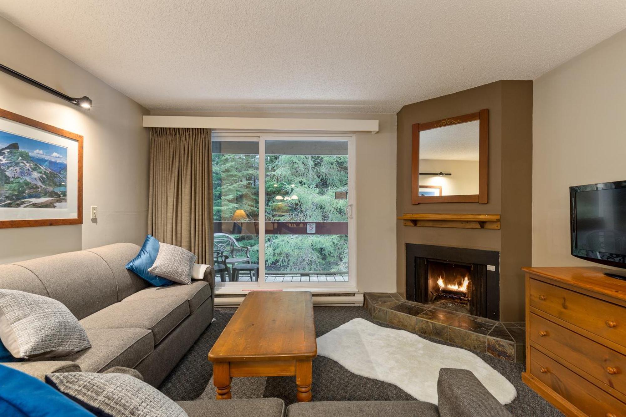 Mountainside Hot Tub Pool Barrel Sauna Apartment Whistler