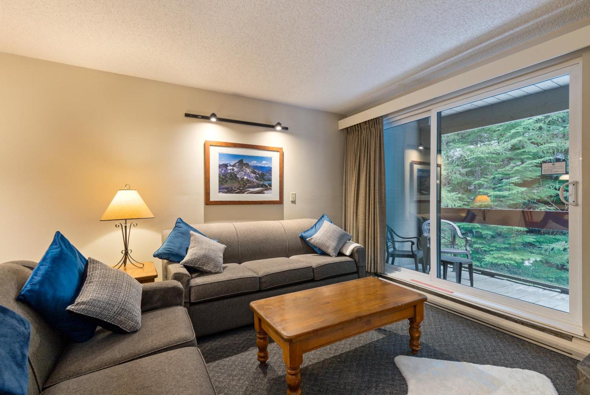 Apartment Mountainside Hot Tub Pool Barrel Sauna Whistler