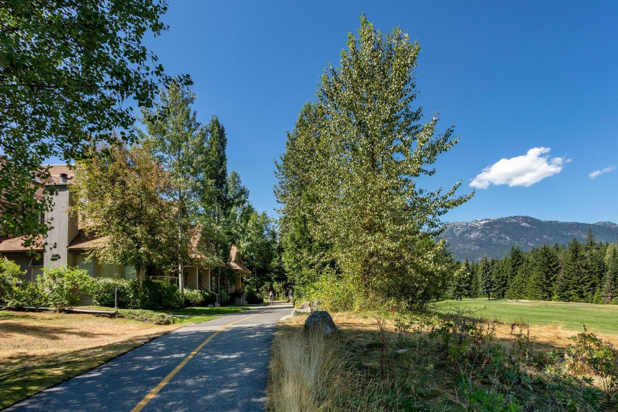 Gleneagle 14 | Family-friendly Townhome With Parking & Free Village Shuttle