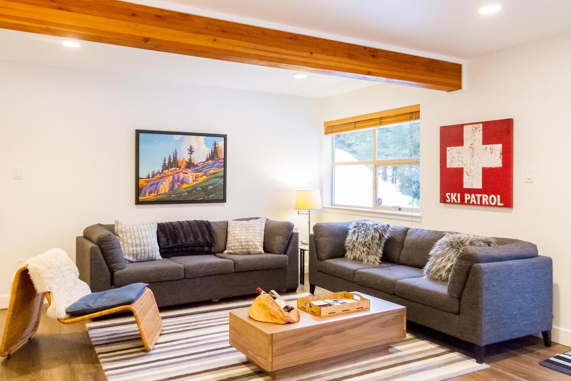 In Out, Great Location, Free Shuttle Bus * Whistler