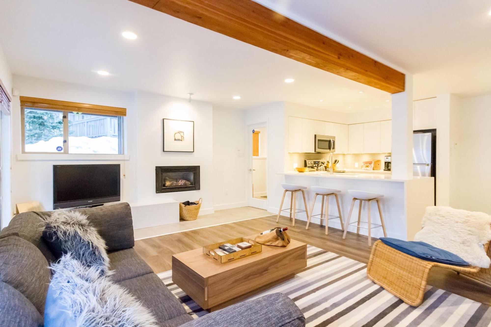 Holiday home In Out, Great Location, Free Shuttle Bus Whistler