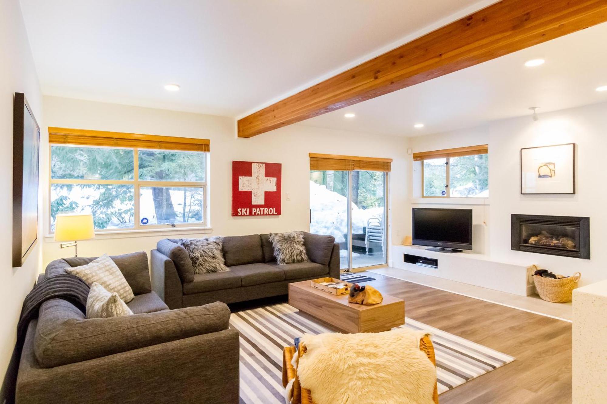 In Out, Great Location, Free Shuttle Bus Whistler