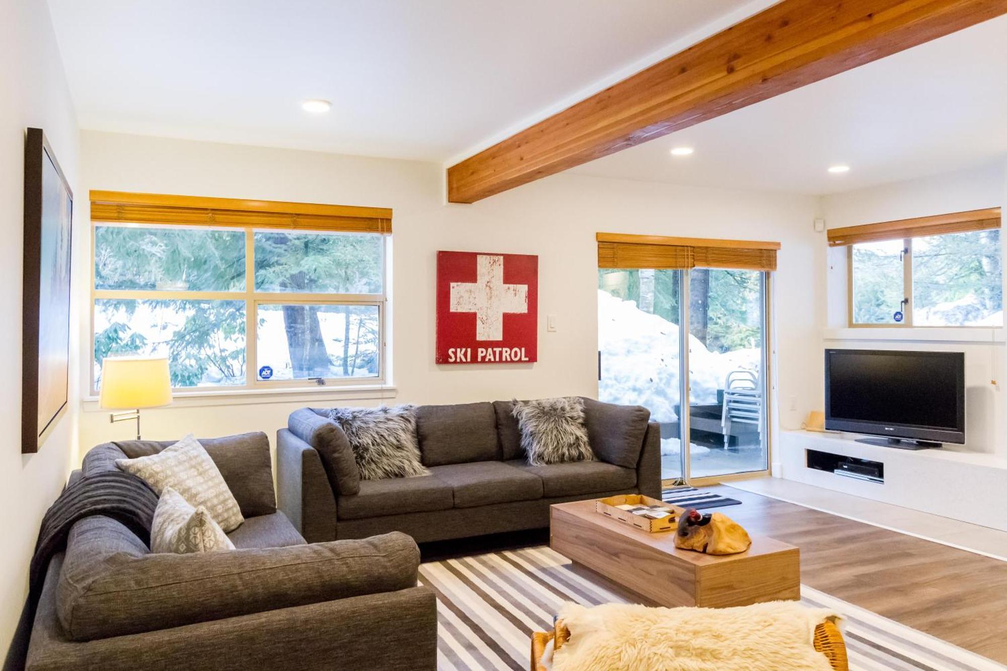 In Out, Great Location, Free Shuttle Bus Holiday home *
