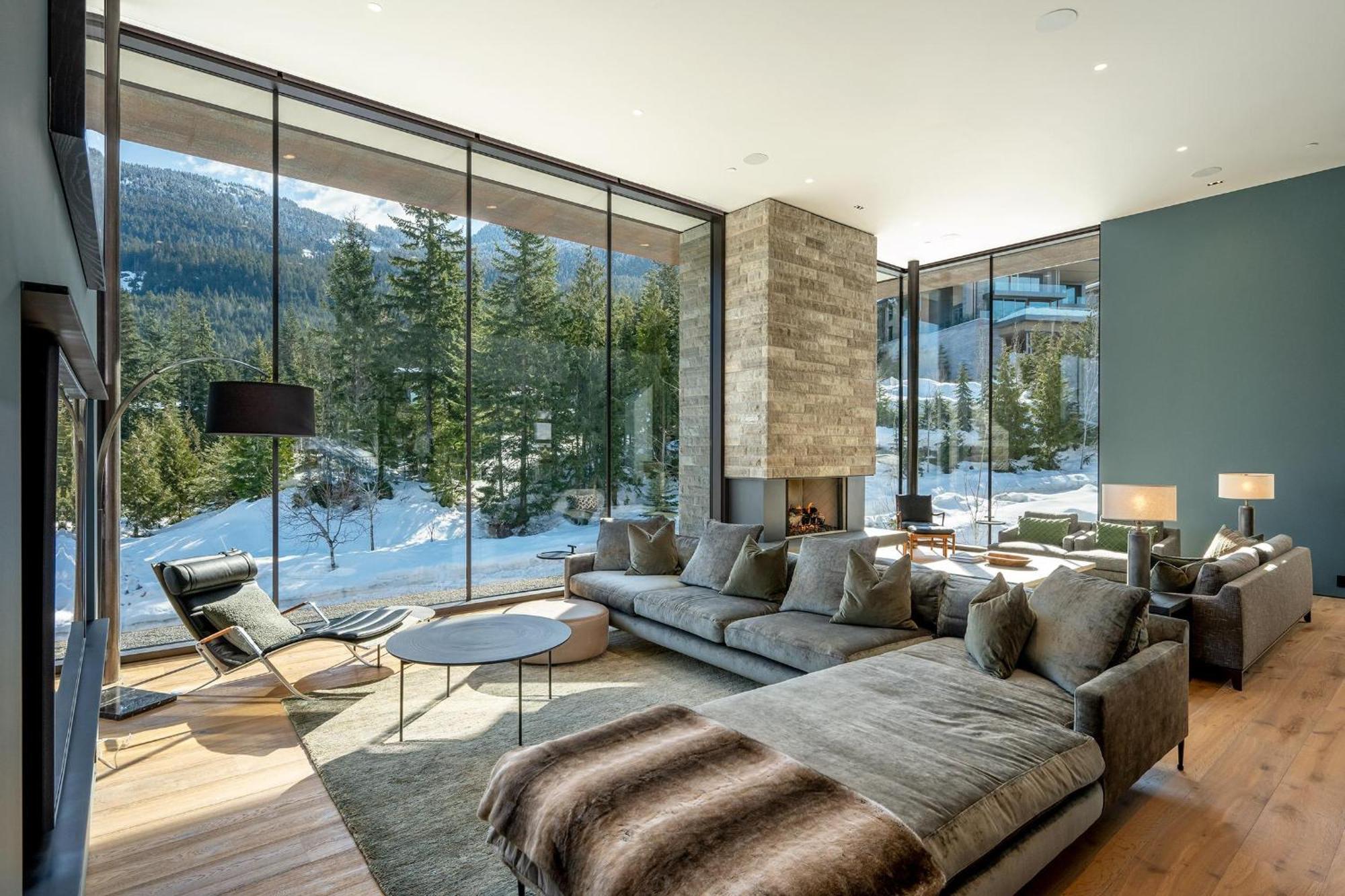 Kadenwood Winterfell | Ultimate Luxury Architectural Gem With Pool, Hot Tub, Cinema, & Pool Table Holiday home