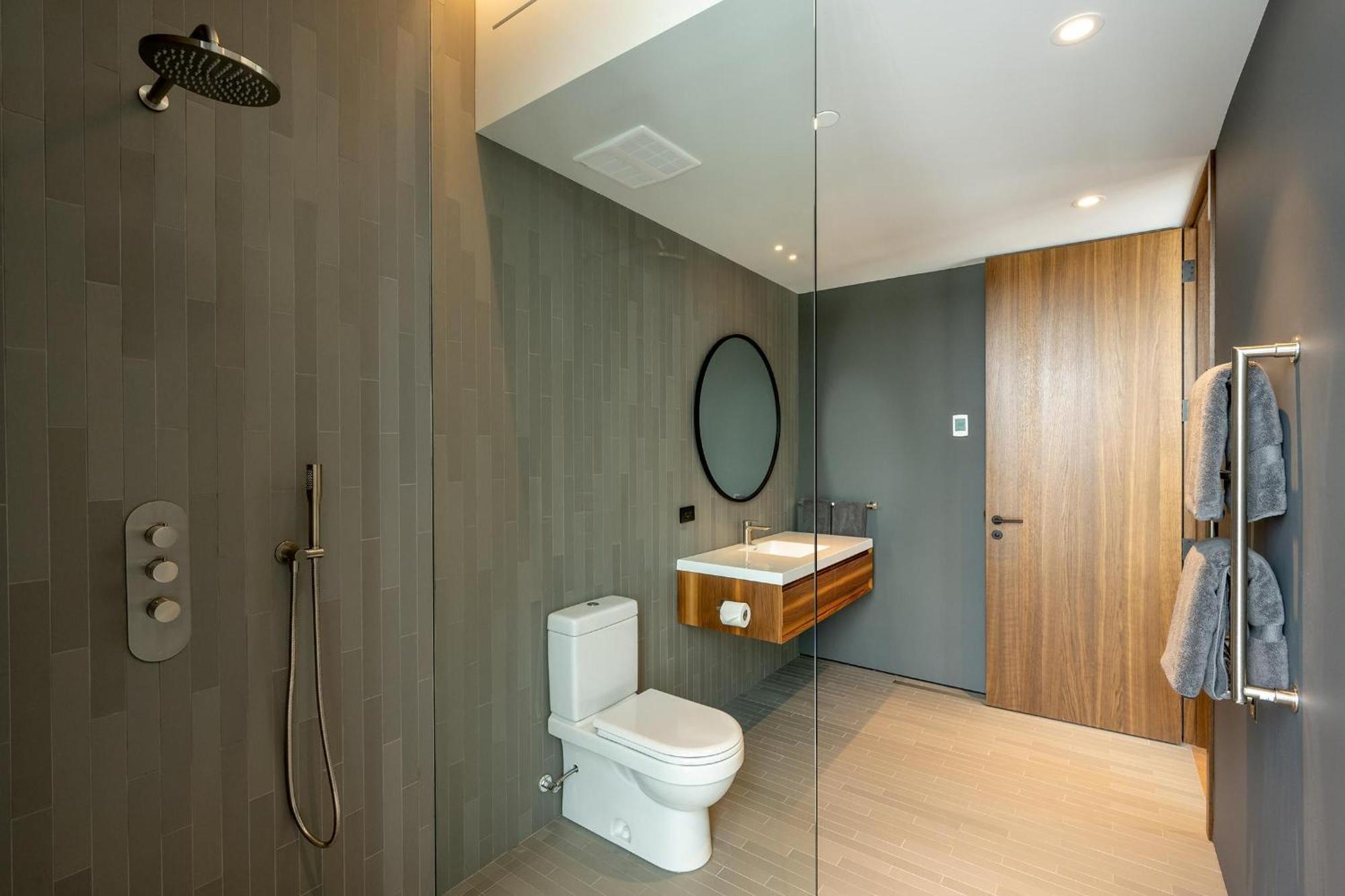 Holiday home Kadenwood Winterfell | Ultimate Luxury Architectural Gem With Pool, Hot Tub, Cinema, & Pool Table