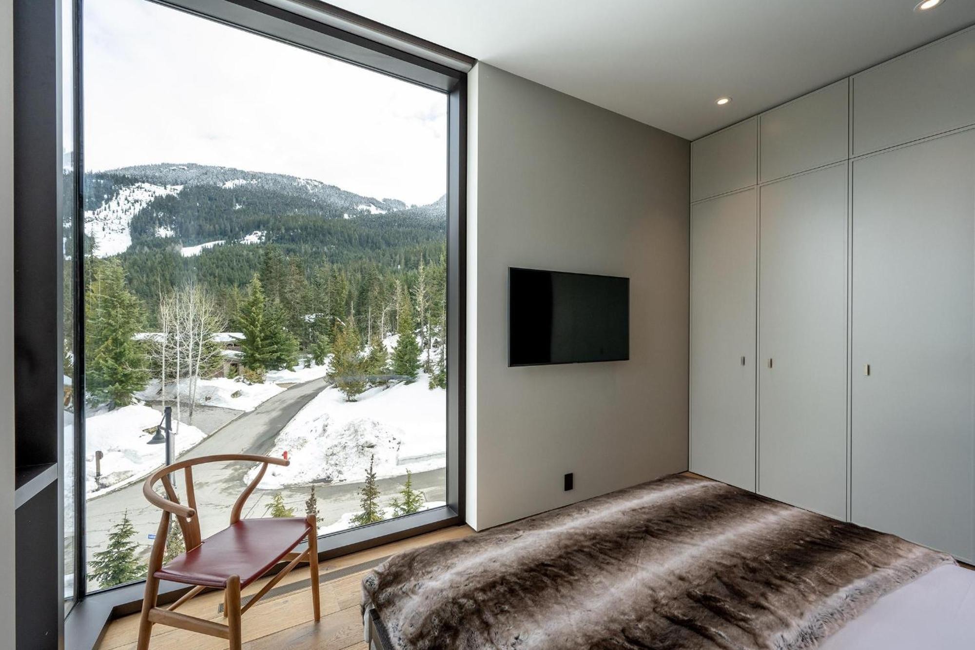 Holiday home Kadenwood Winterfell | Ultimate Luxury Architectural Gem With Pool, Hot Tub, Cinema, & Pool Table