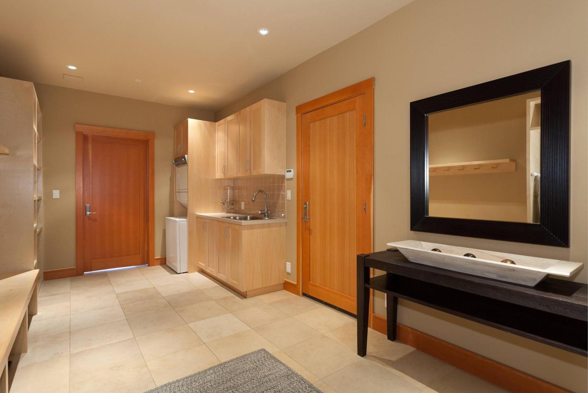 Kadenwood 2939 | Luxury W/ Hot Tub, Media Room, Steam Room, Stunning Views Whistler