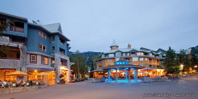 Town Plaza By Latour