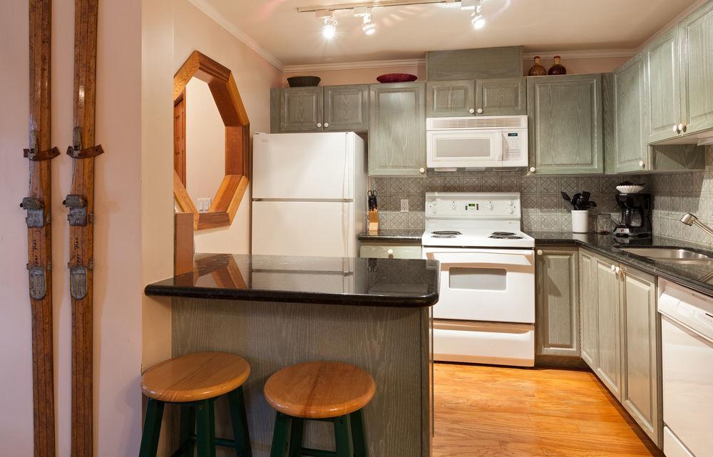 Premier - Village North Apartment