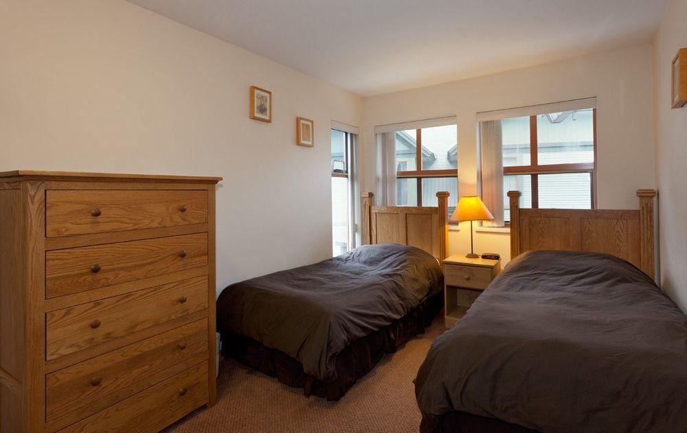 Premier - Village North Apartment *