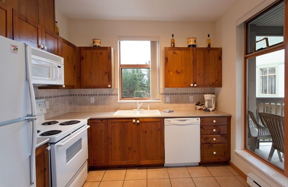 Premier - Village North Apartment *