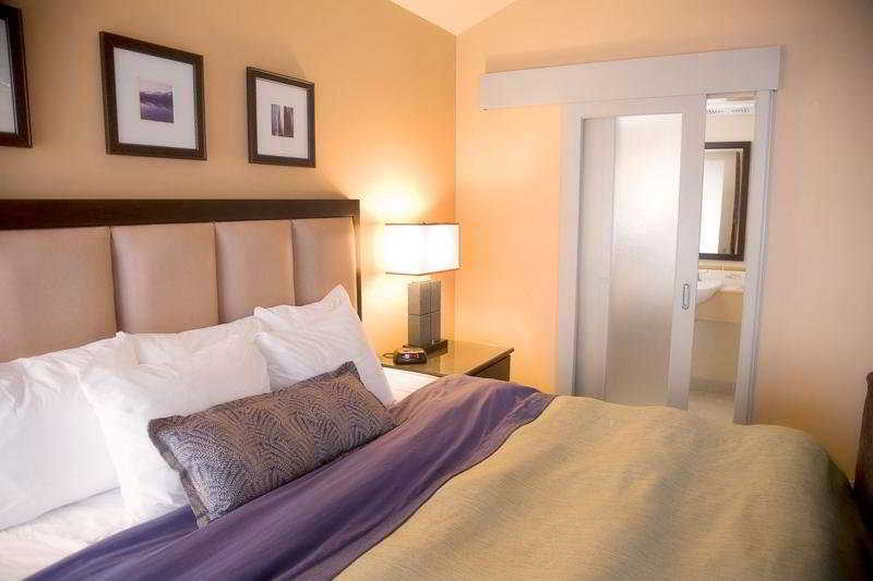 Hotel The Crystal