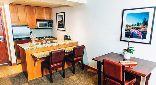 Pan Pacific Village Centre 4*