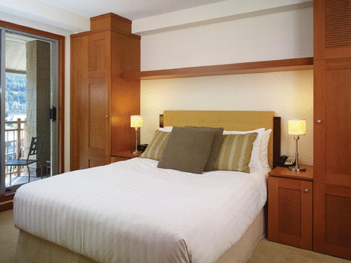 Pan Pacific Village Centre 4*