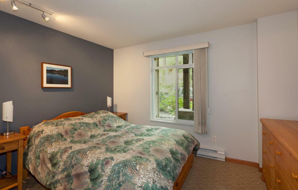 Premier - Village North Apartment