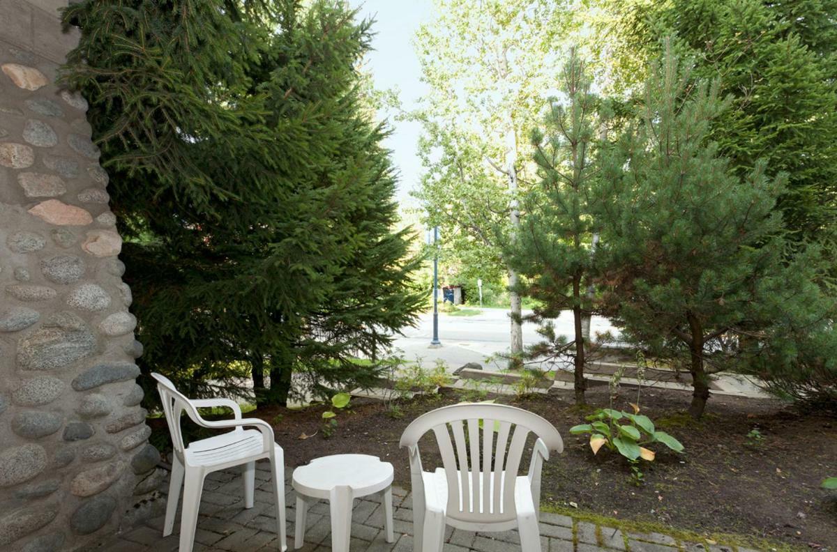 Premier - Village North Apartment