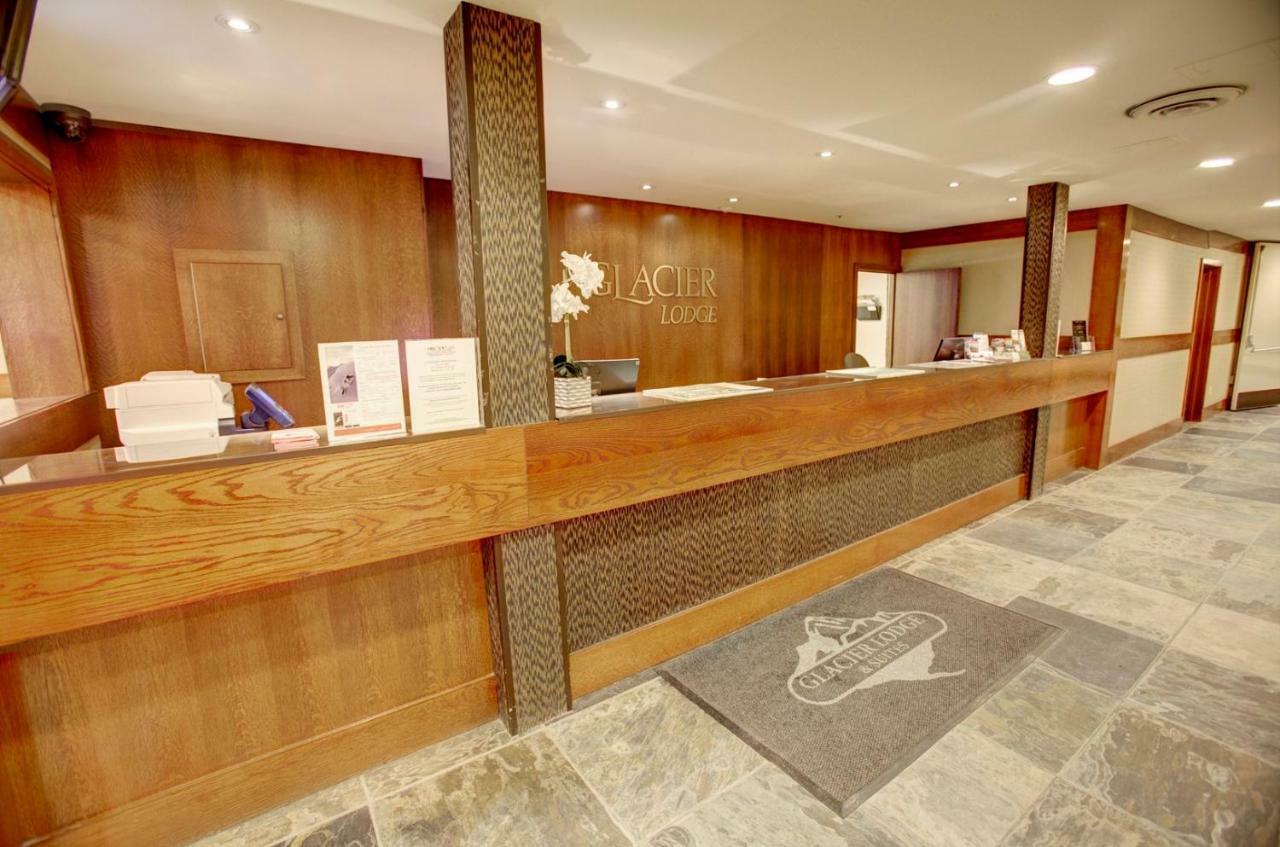 Apartment Impeccable Glacier W Pool+hot Tub Whistler