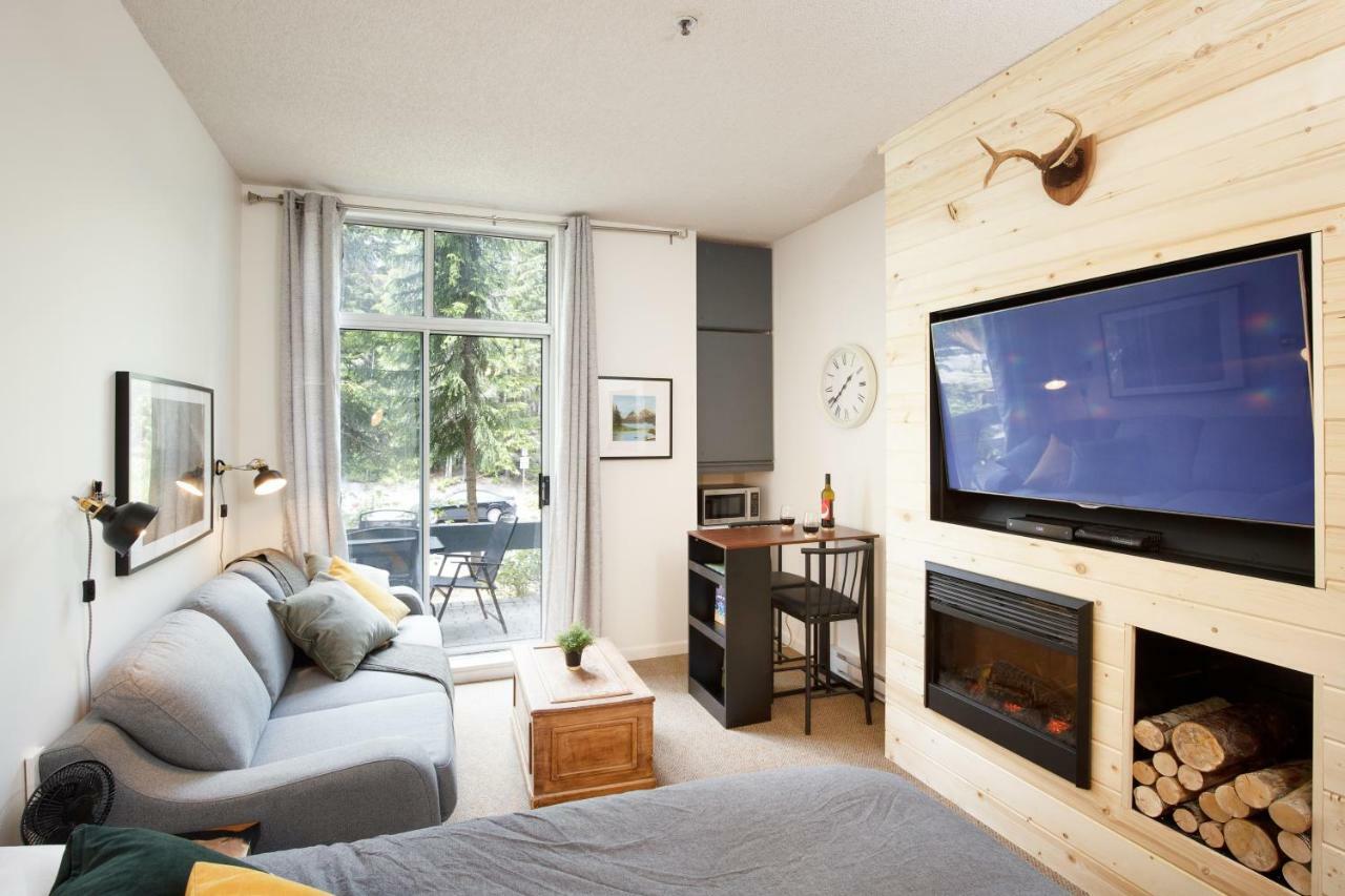 Impeccable Glacier W Pool+hot Tub * Whistler