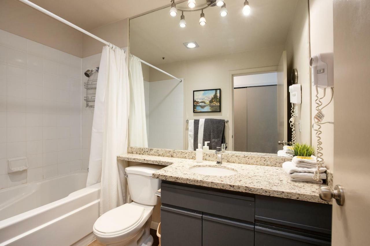 Apartment Impeccable Glacier W Pool+hot Tub Whistler