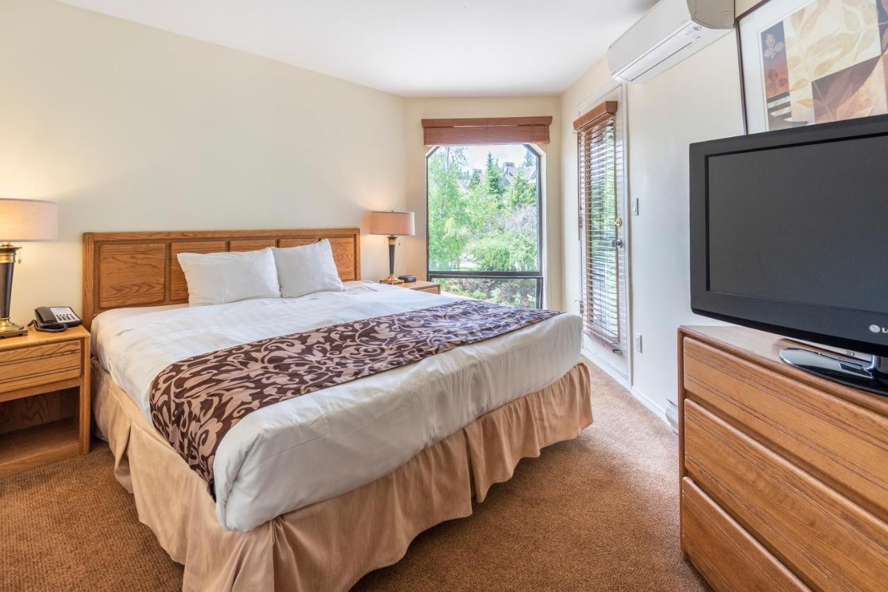 The Ironwood On Blueberry Hill Apartment *
